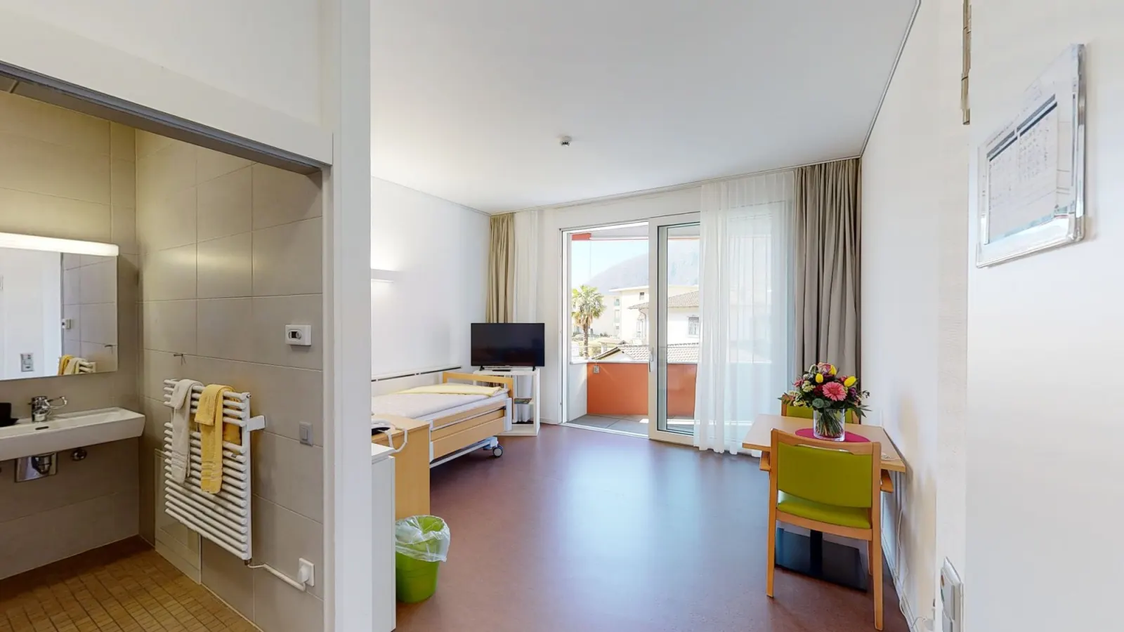 Camera con bagno e balcone, tour 06